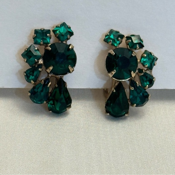Beautiful Uranium Crystal Rhinestone Emerald Green Clip On Earrings Vintage - Picture 6 of 14